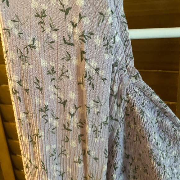 Hollister cropped top. Size large. - Picture 2 of 5